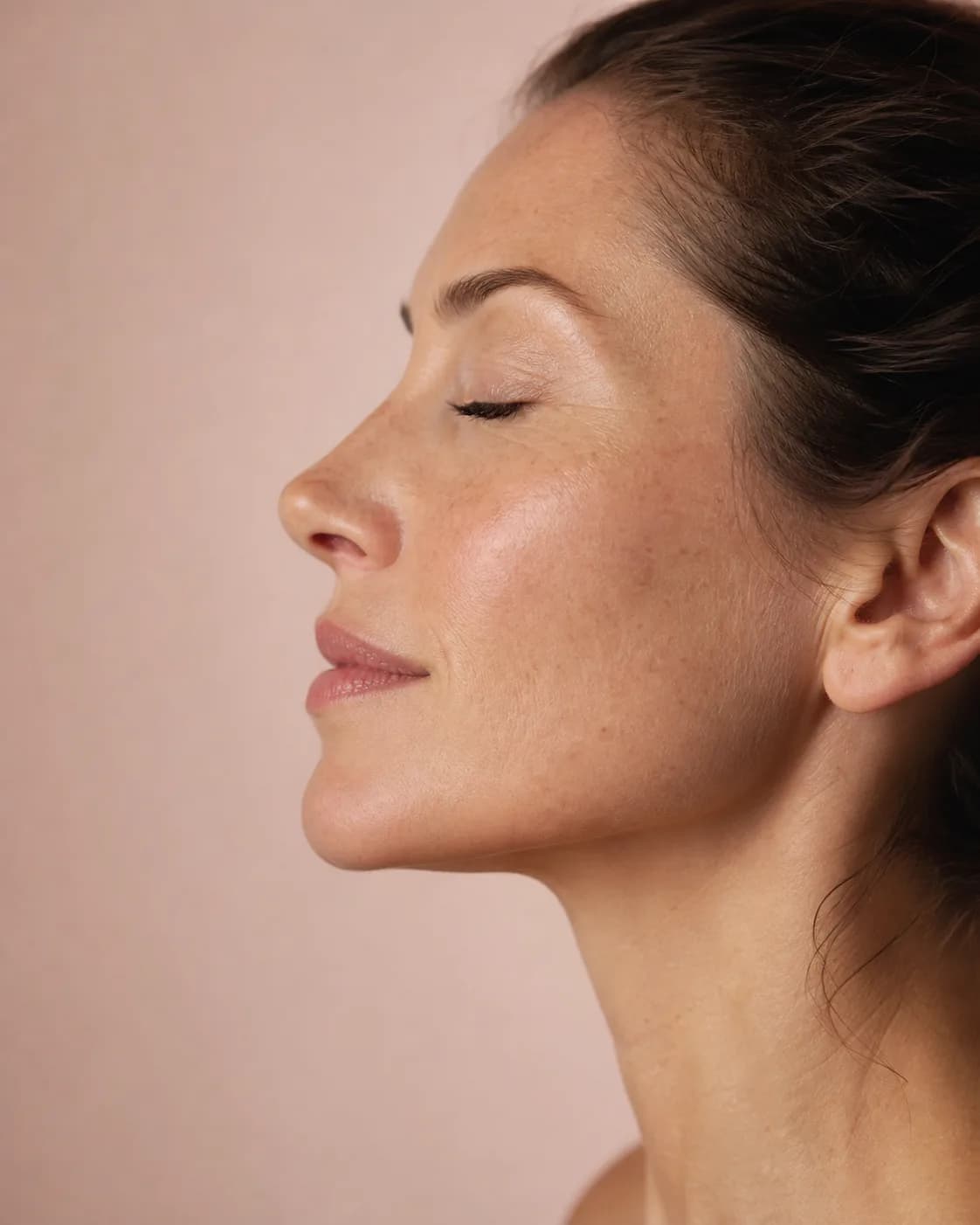 Relaxed woman in profile with her eyes closed